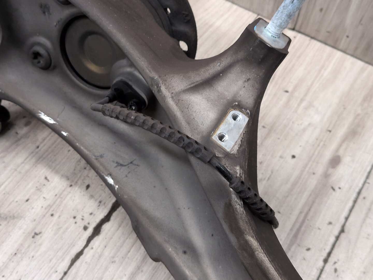 2012-2018 BMW M6 F06 Front Left Driver Spindle Knuckle w/ Bearing 2284053