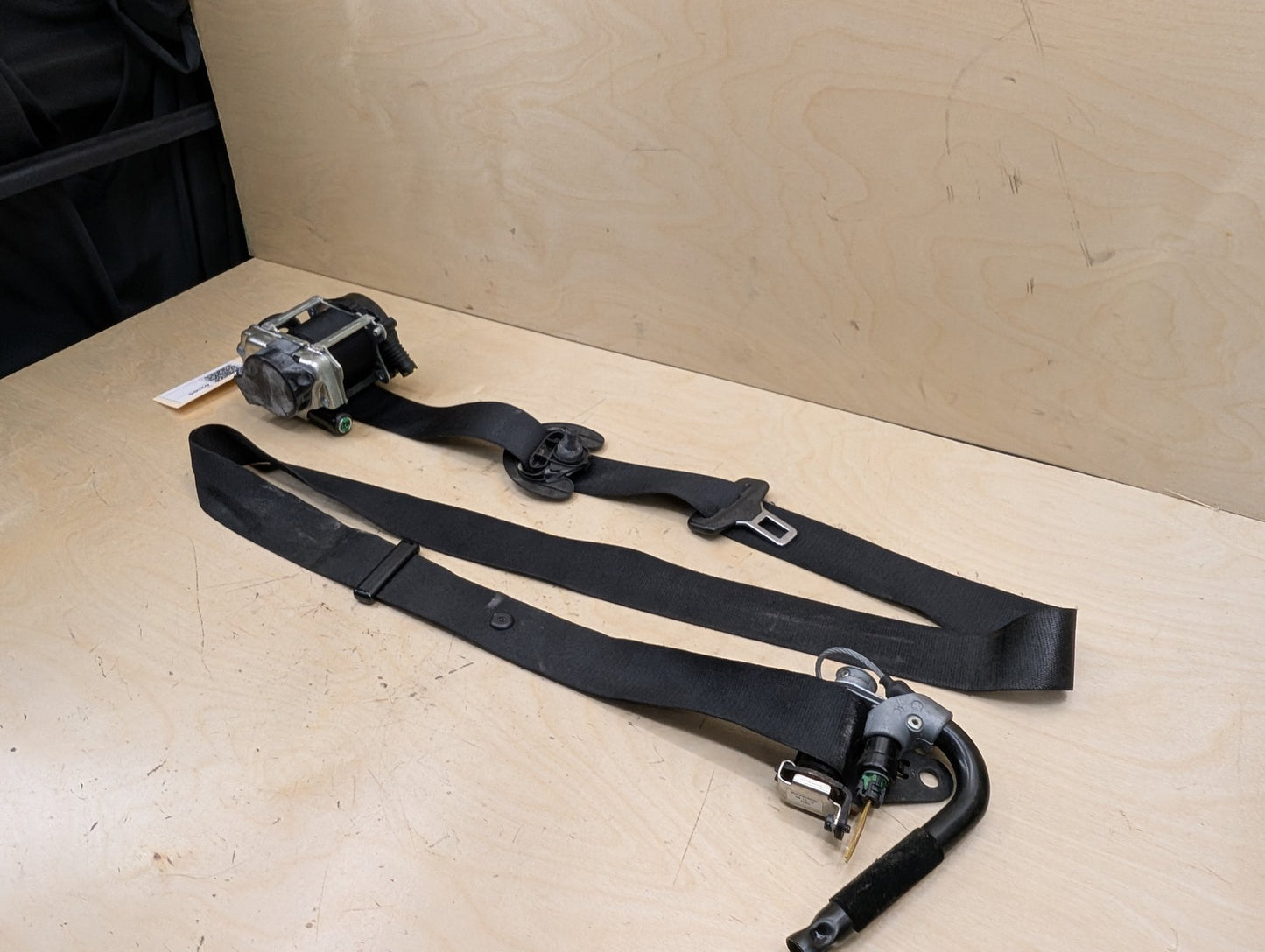 OEM BMW F15 F16 F85 X5 X6 Front Left Driver Seat Belt Seatbelt Retractor Black