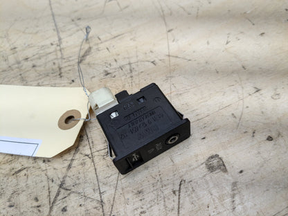 OEM BMW E60 E70 E82 E90 E92 F02 F10 F25 AUX Port USB Plug Input Jack Connector