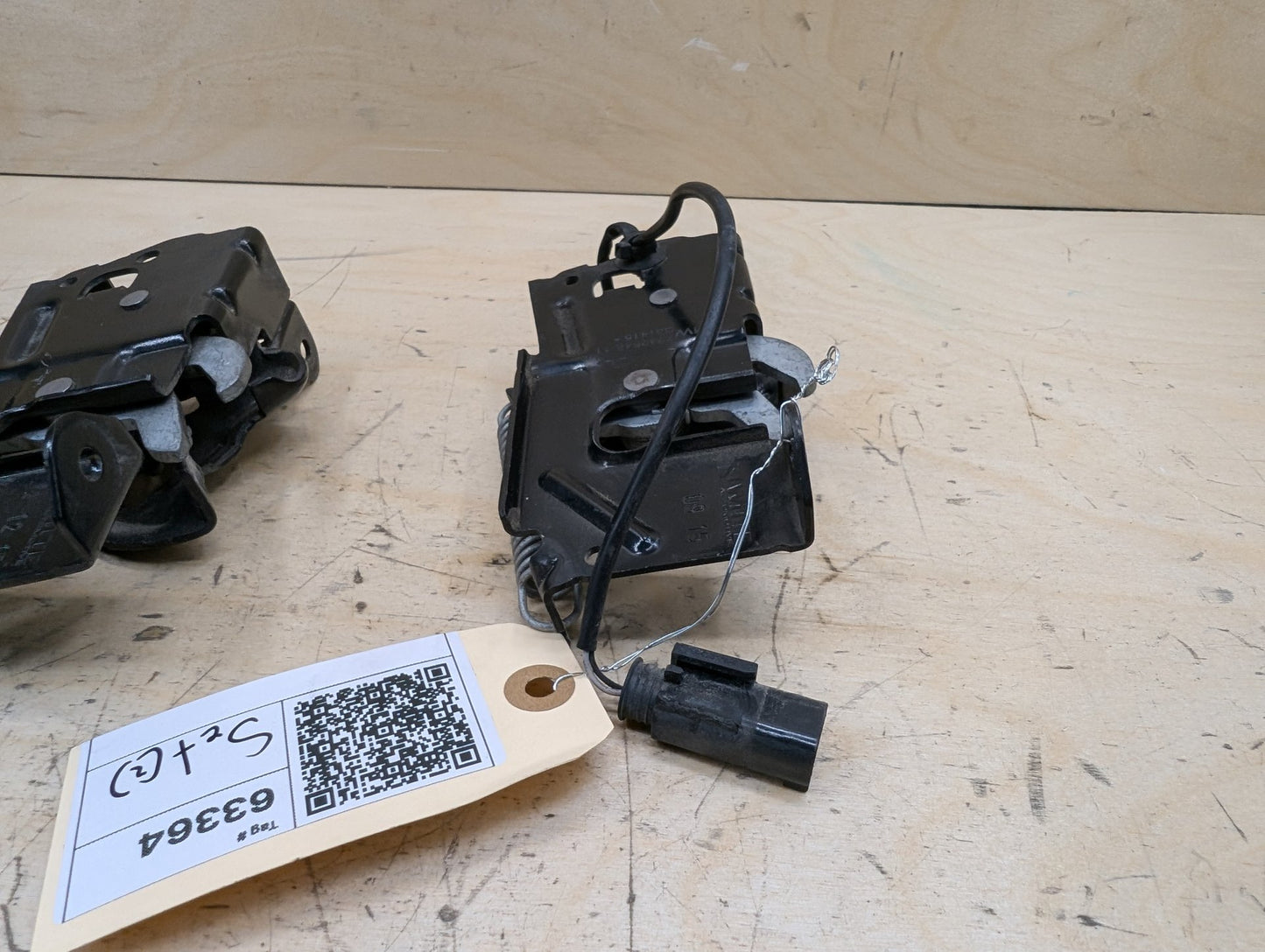 OEM BMW F22 F30 F32 F36 F80 F82 F87 M4 Hood Safety Catch Lock Latch Bracket SET