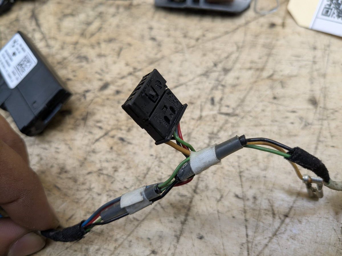 16-19 OEM BMW F90 G11 G12 740 750 Steering Wheel Touch Detection Control Module