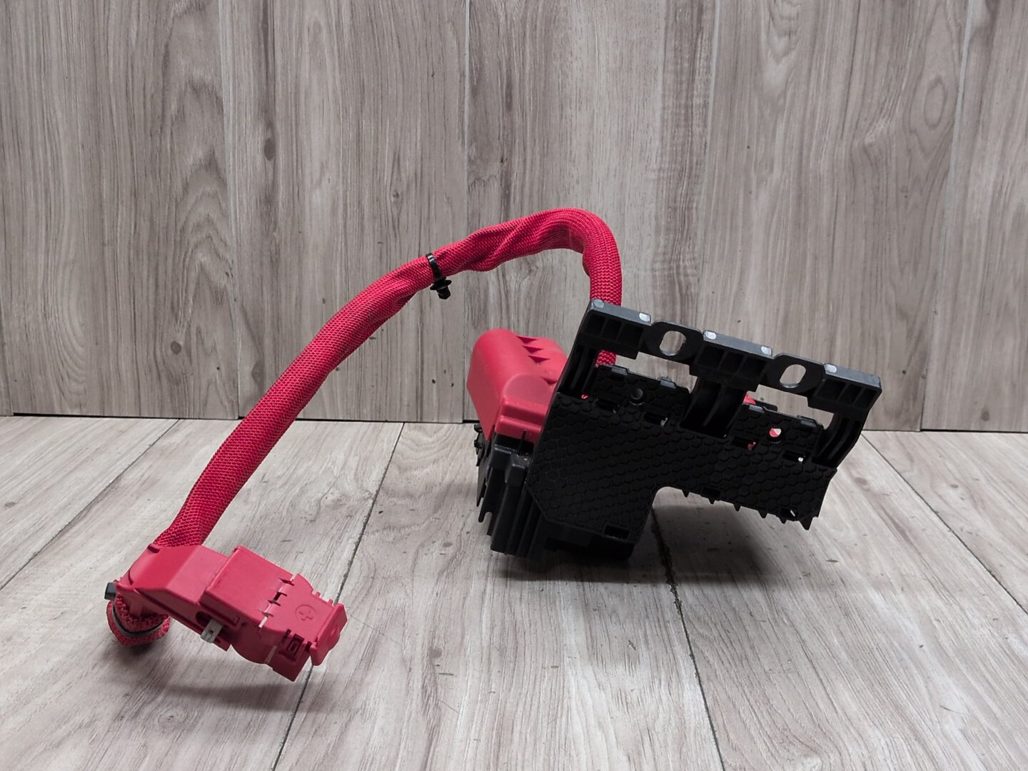 OEM BMW G01 G02 X3 X4 Rear Battery Power Distribution Box w/ Red Cable Terminal