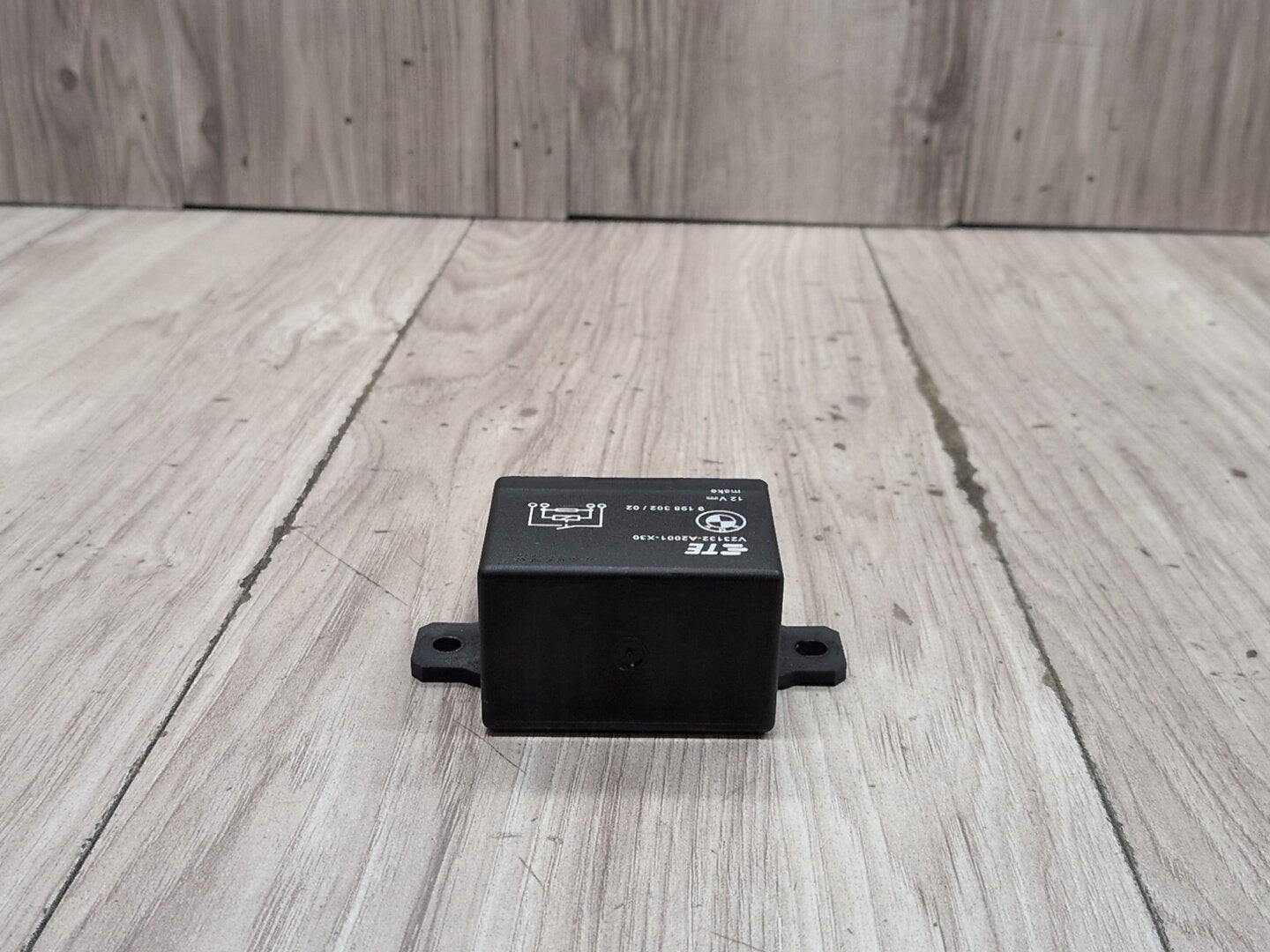 OEM BMW F10 F13 F02 F30 F32 F80 F82 F85 M3 M4 M6 Cooling Fan Relay Control 130A