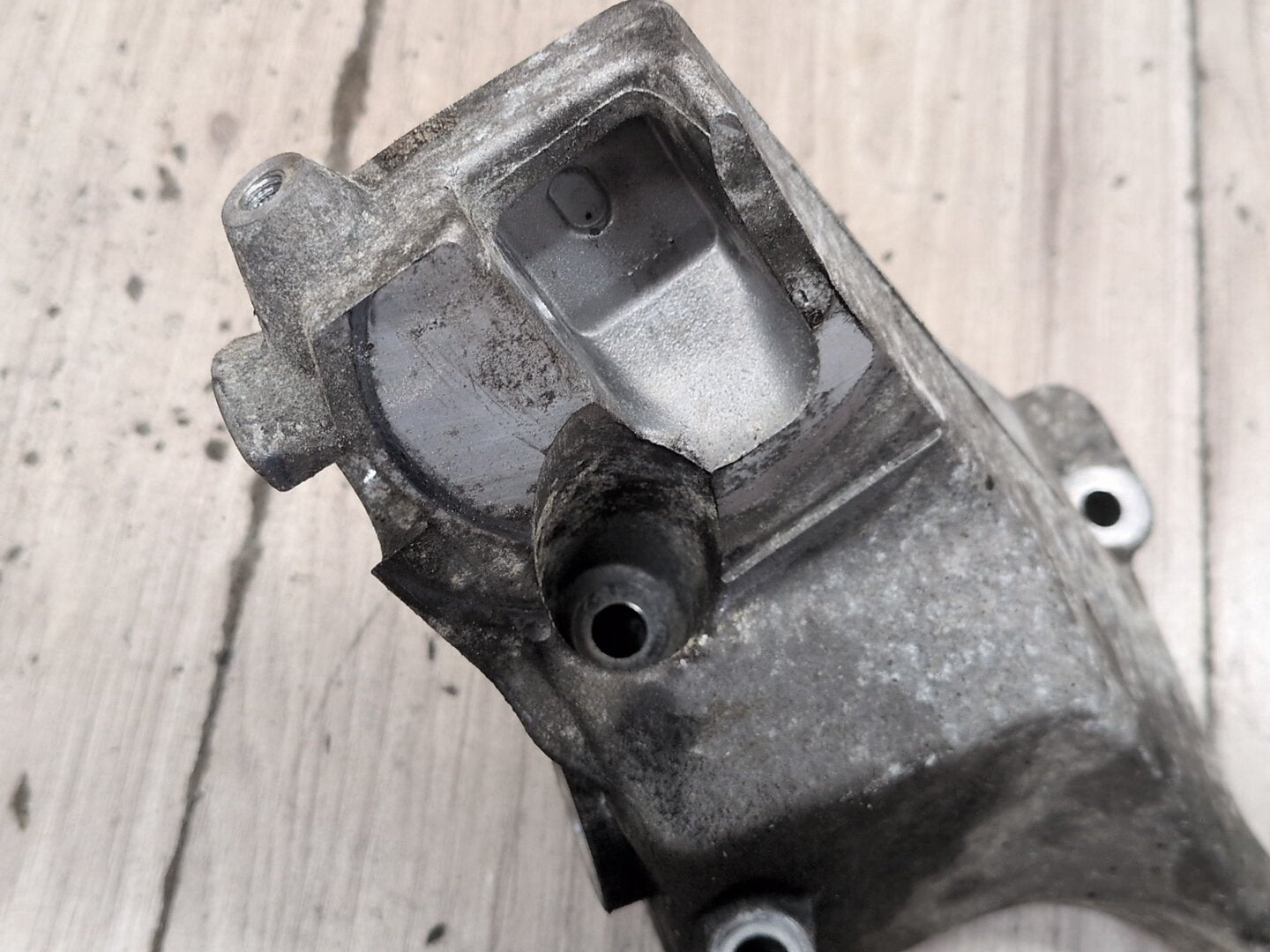2009-2012 Mercedes-Benz W212 E550 M278 Left Right Engine Bracket Support Mount SET A2782233004