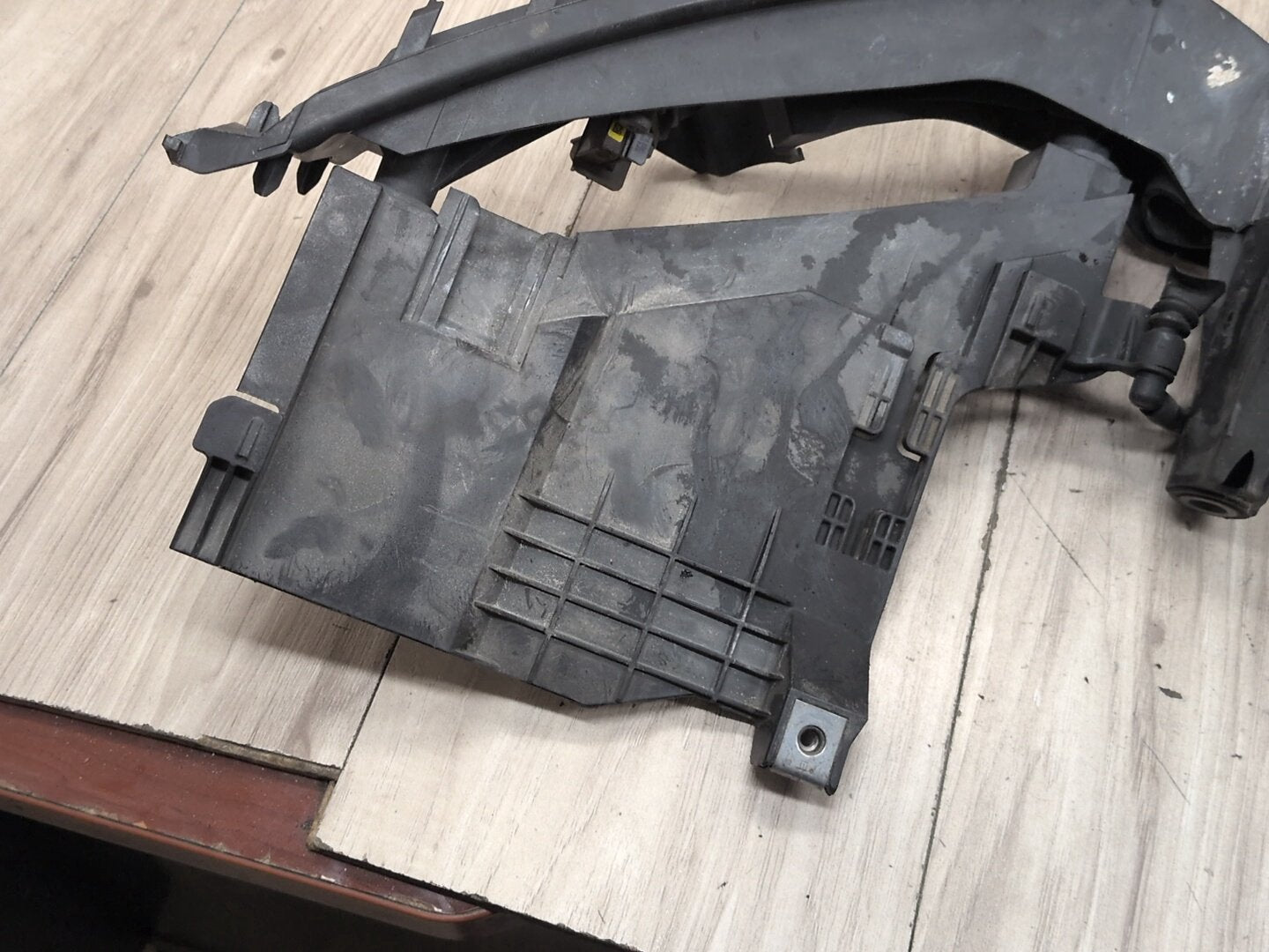08-17 OEM Audi S5 8T Left Right Driver Passenger Headlight Bracket 89392979