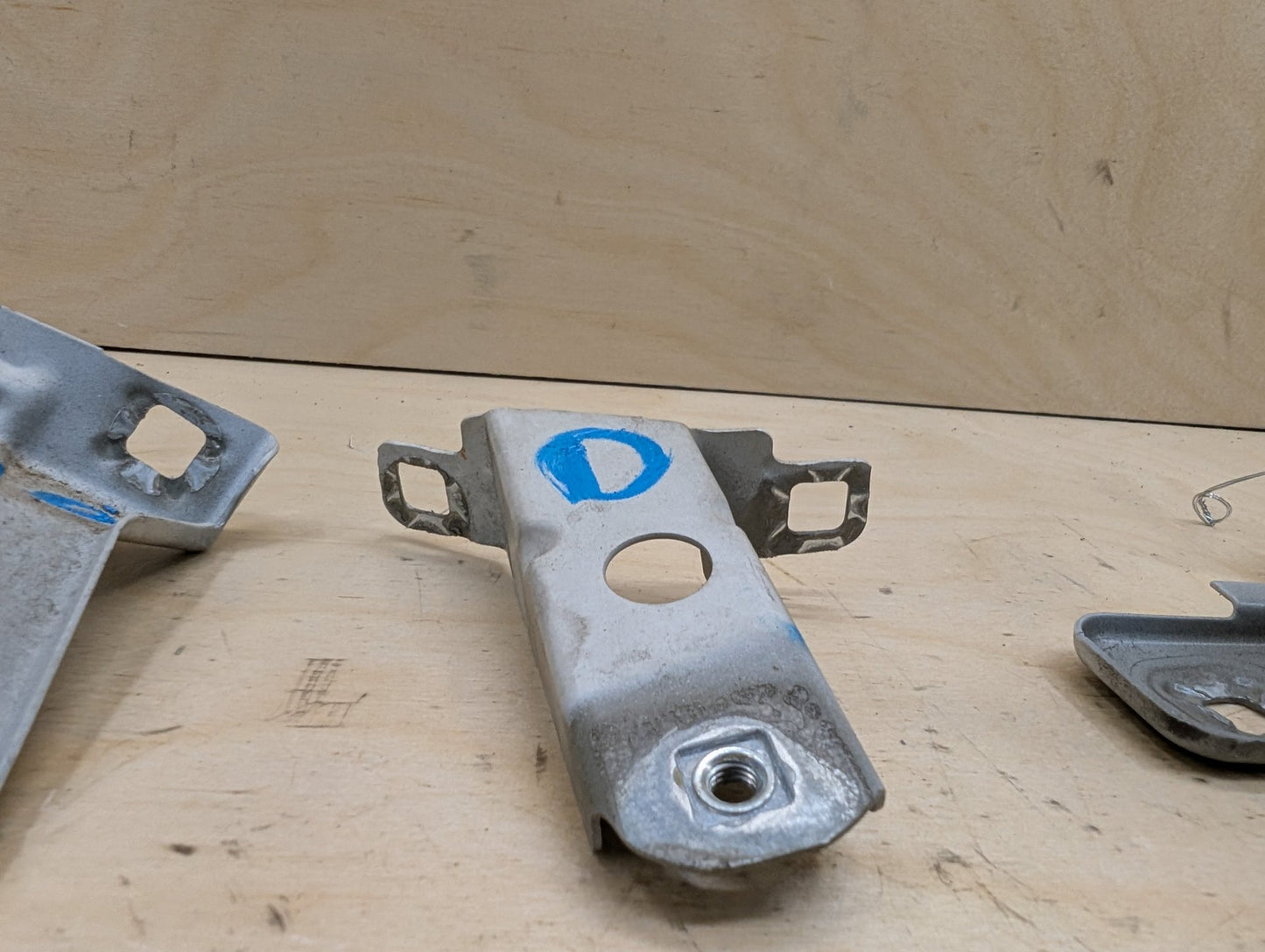 12-20 OEM BMW F30 F32 F33 F36 Front Left Driver Fender Wing Holder Bracket SET