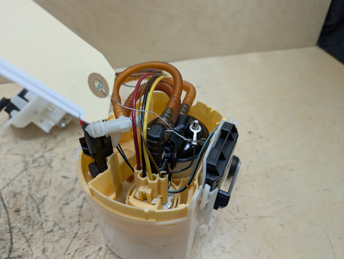 OEM BMW G20 G22 G23 G26 G42 330 M340 430 M440 Gas Tank Mounted Sending Fuel Pump