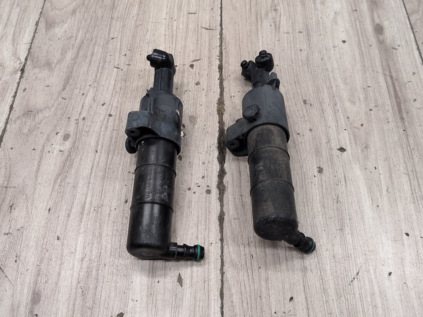 2009-2012 Mercedes-Benz E550 W212 Front Left Right Bumper Headlight Washer Nozzles SET A2128600147 OEM