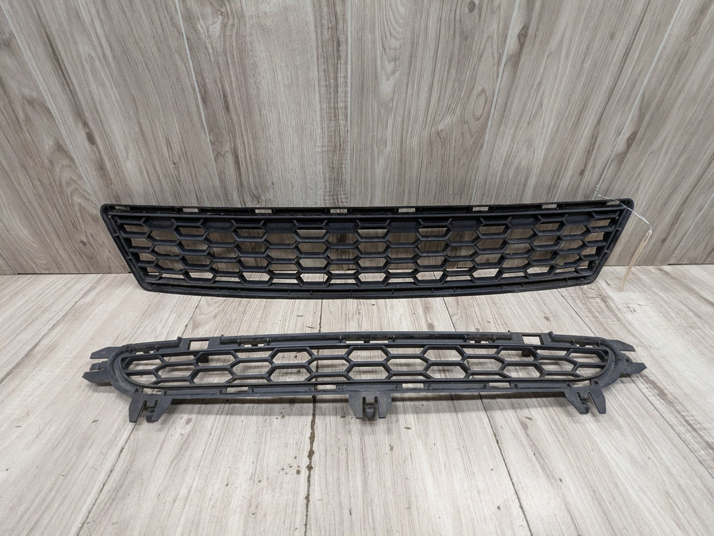 2011 - 2017 BMW X3 F25 Front Middle Center Bumper Cover Grille 8048097 N20B20O0