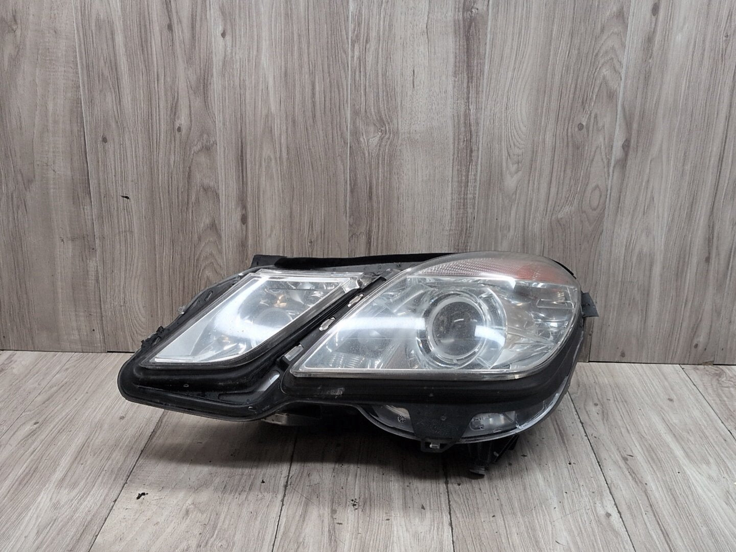 2009-2012 Mercedes-Benz E550 W212 - Front Left Driver Headlight A2128205961KZ