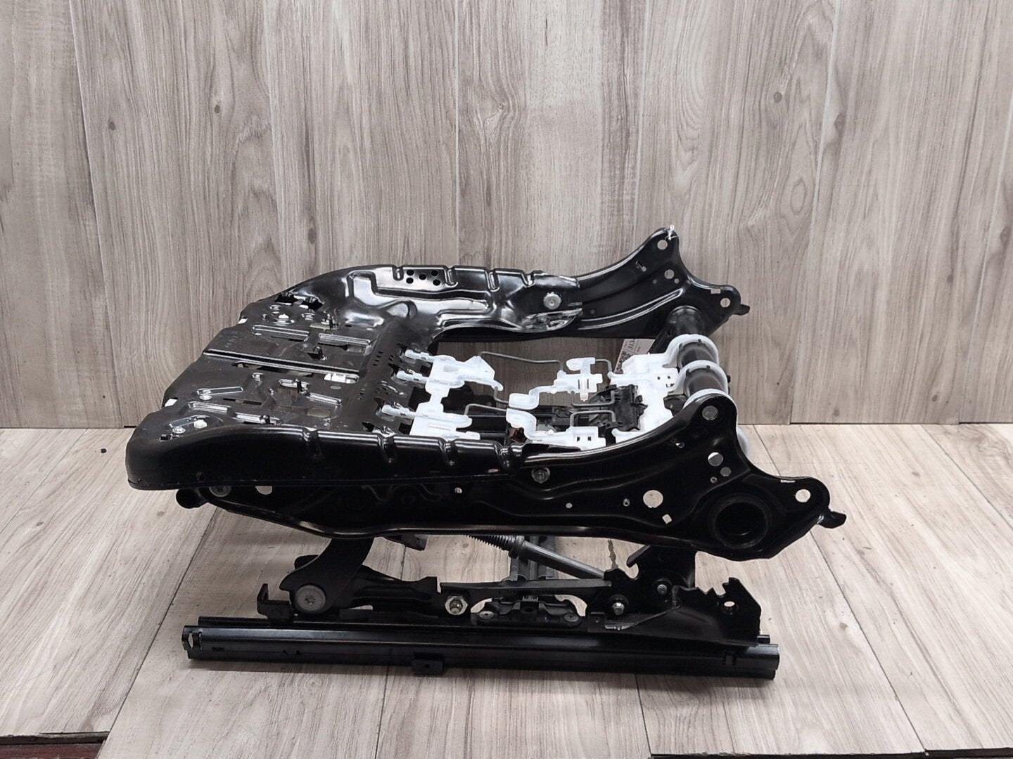 2019 - 2026 BMW X5 G05 Front Right Passenger Seat Lower Track Frame Assembly 7459218 N63B44M3