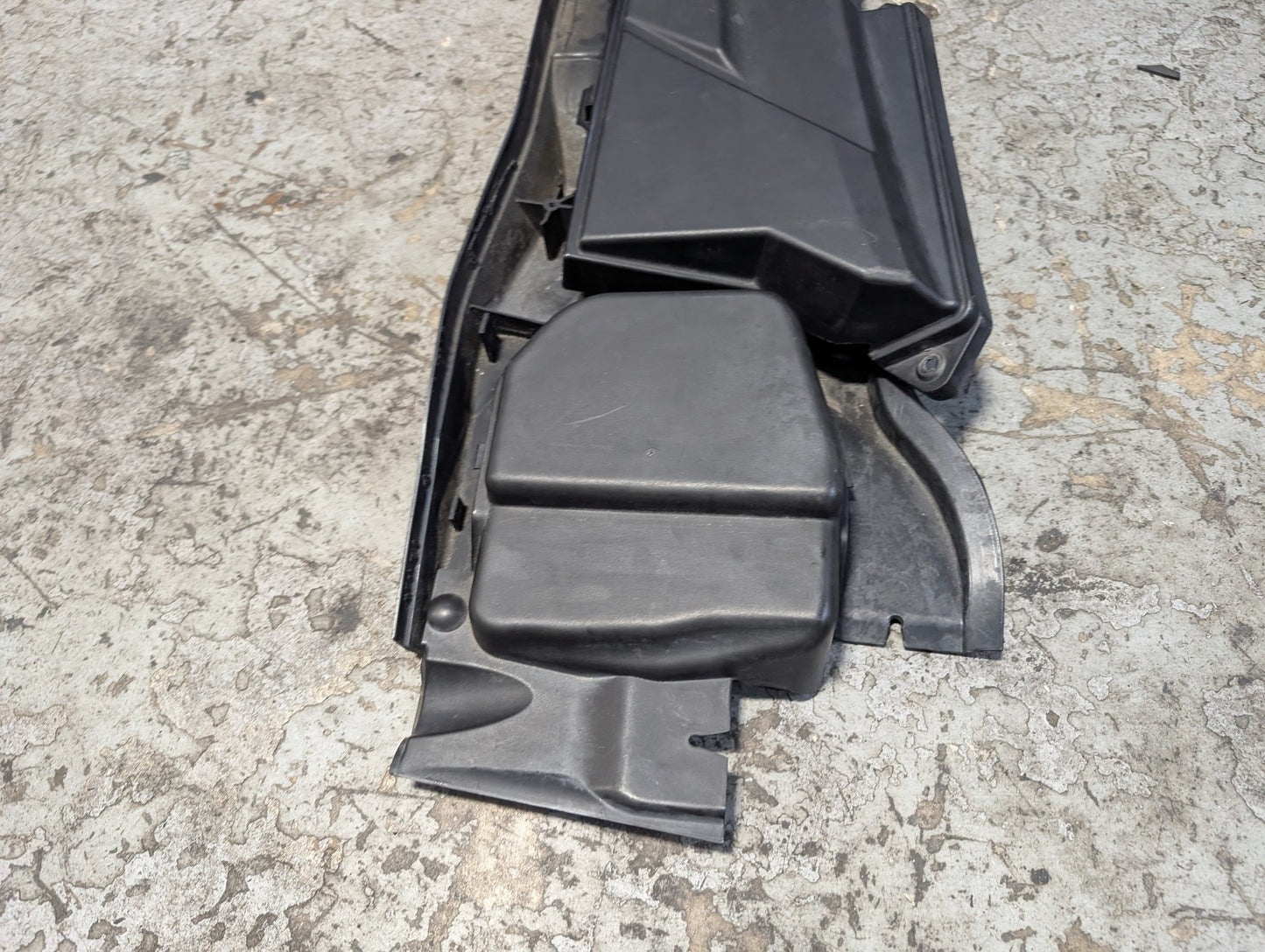 08-13 OEM BMW E82 E88 128 135i Lower Upper Cowl Housing Panel Cabin Air Filter