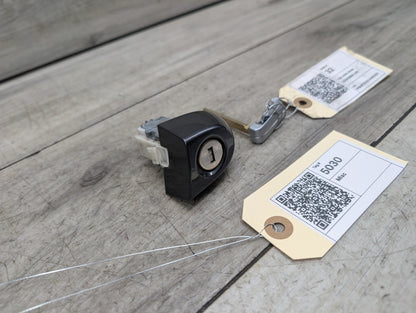 2014 - 2019 BMW 340 F34 Front Left Driver Key Lock Mechanism w/ Key 7162437 B58B30M0