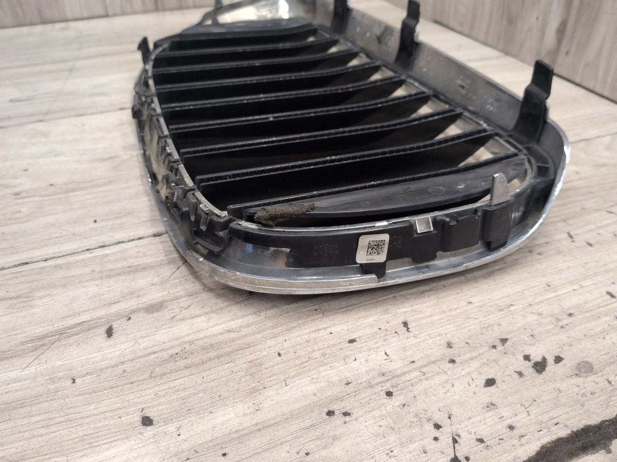 2016-2019 BMW 740Li G12 Front Left Upper Bumper Cover Kidney Grille 7357011 OEM