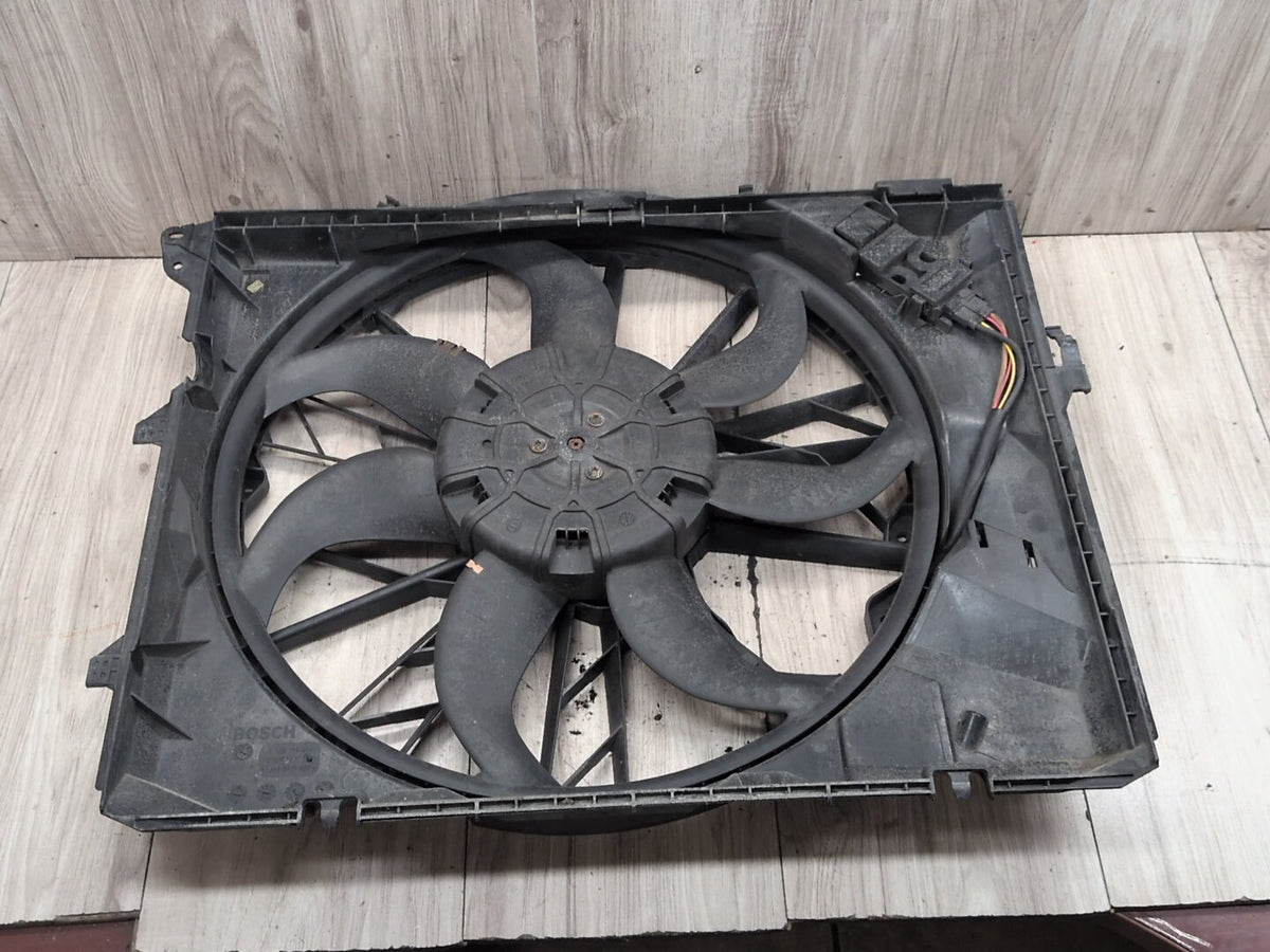2008-2013 BMW 128i E82 Radiator Fan Shroud Housing w/ Motor 7561713