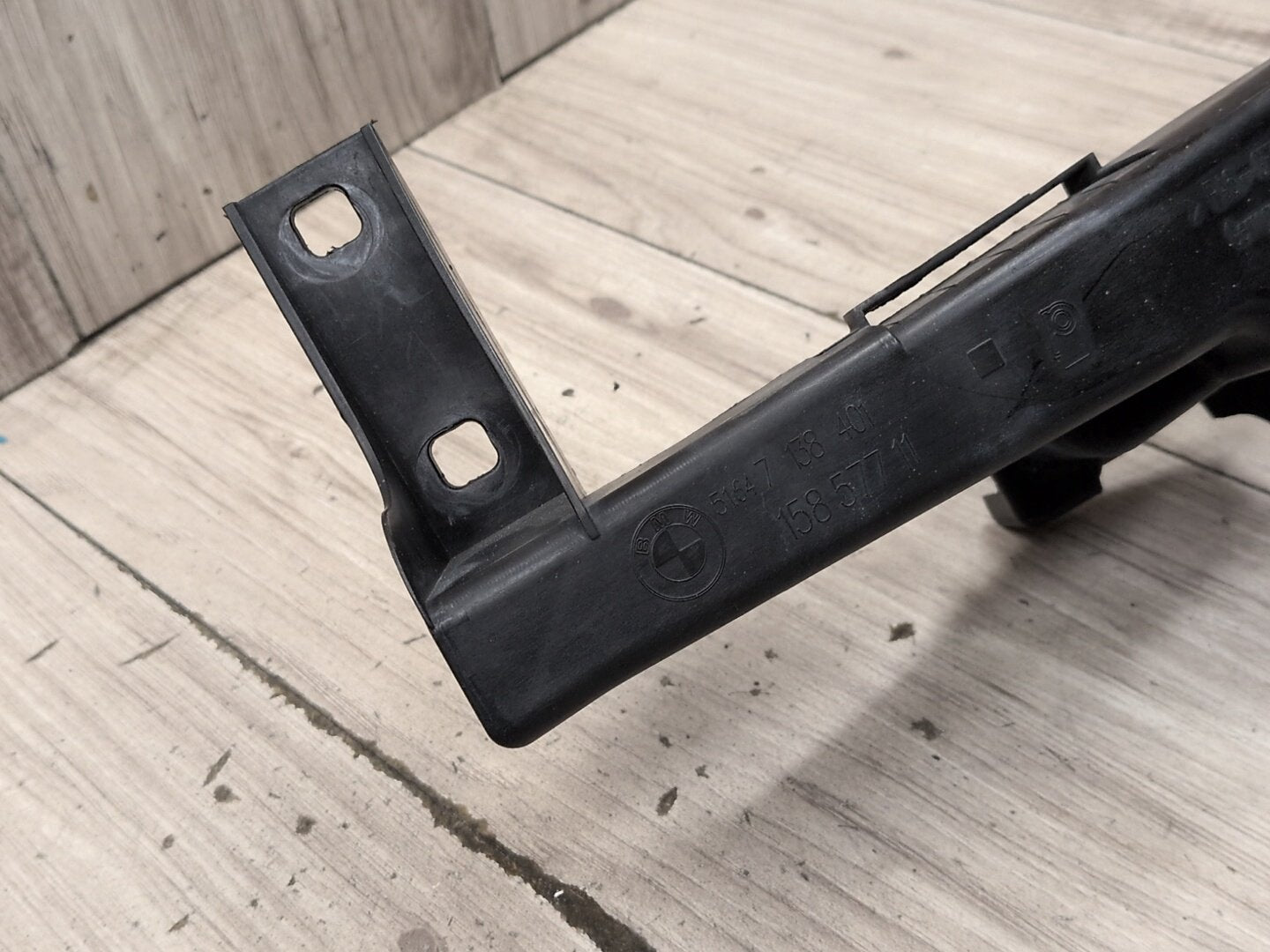 09-11 BMW E90 E91 LCI Front Left Driver Headlight Arm Bracket Mount Plastic