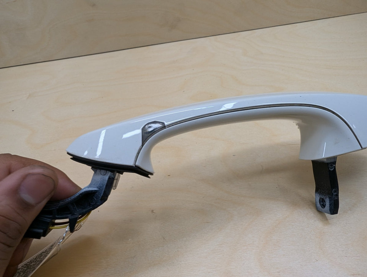 2018-2024 BMW X3 G01 Front Left Driver Exterior Door Handle w/ Comfort Access 8492061
