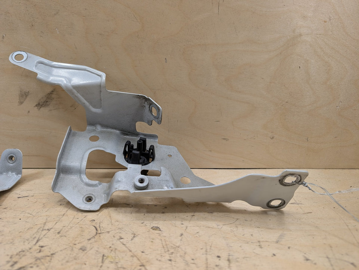 19-25 OEM BMW G20 330 M340 Front Right Passenger Side Fender Holder Bracket SET