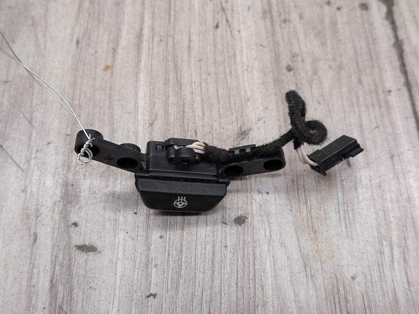 OEM BMW F44 G01 G05 G12 G20 G22 G26 G30 G42 Steering Wheel Heater Button Switch