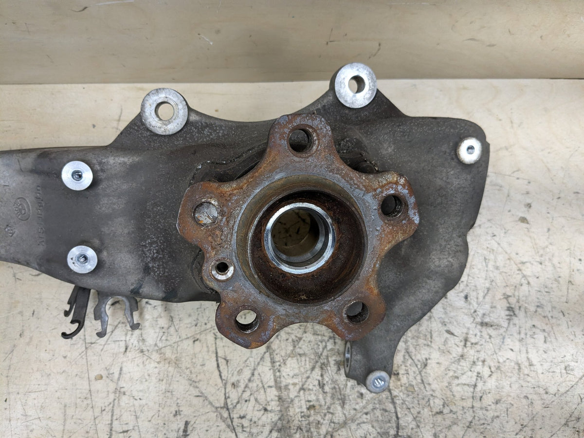 2018-2023 BMW M550i G30 AWD Front Left Driver Spindle Knuckle w/ Bearing 6884385