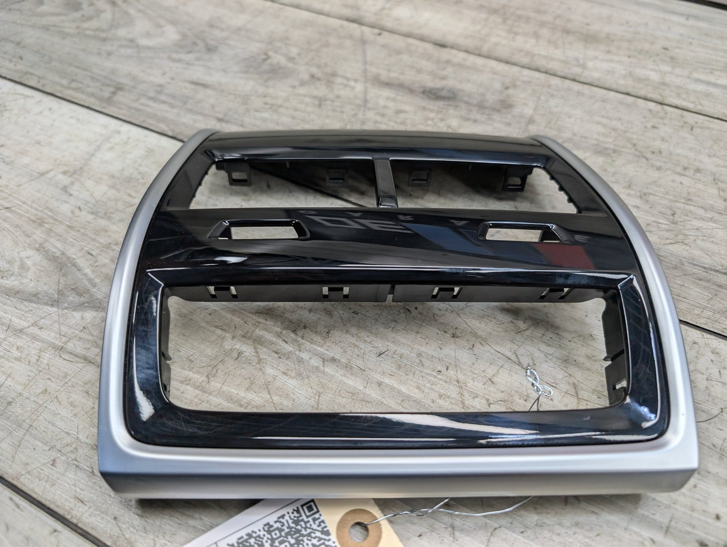 OEM BMW F95 F96 G05 G06 G07 G09 X5 X6 X7 REAR Center Console AC Air Vent Trim