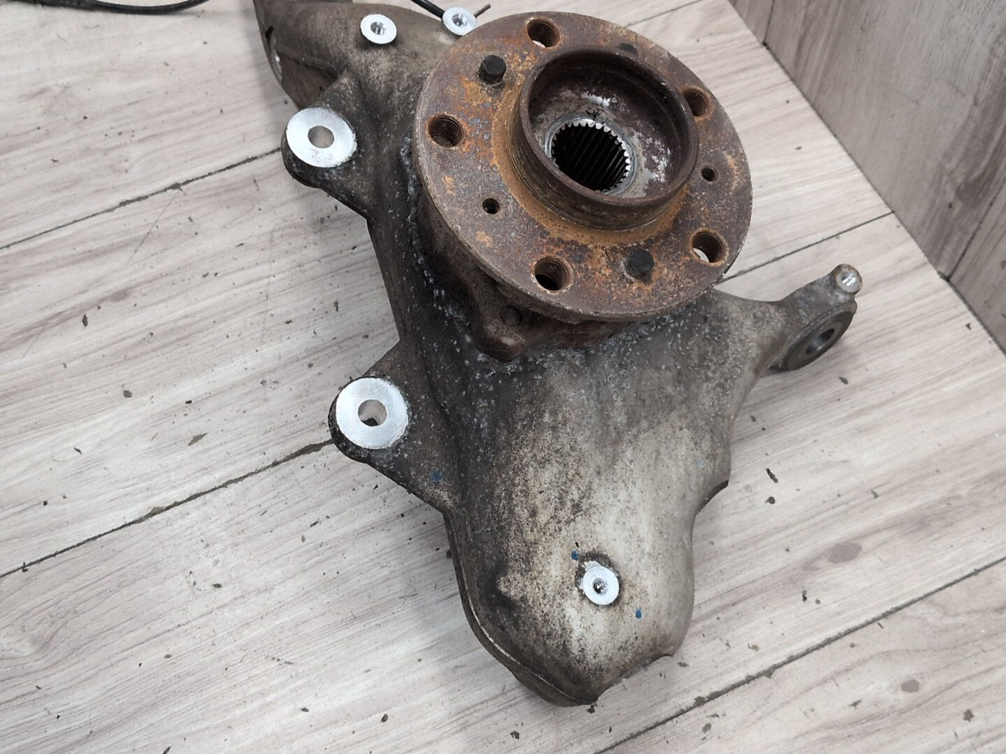 OEM BMW E70 F15 F16 F85 X5 X6 Front Passenger Right Spindle Hub Carrier Knuckle