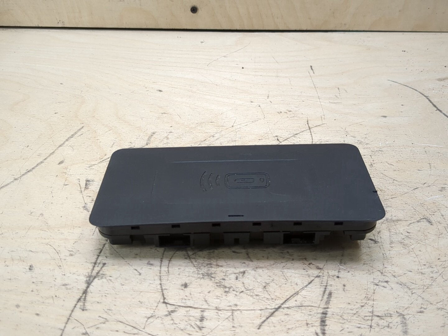 OEM BMW G05 G01 G20 G26 G80 M3 Center Console Storage Phone Car Wireless Charger