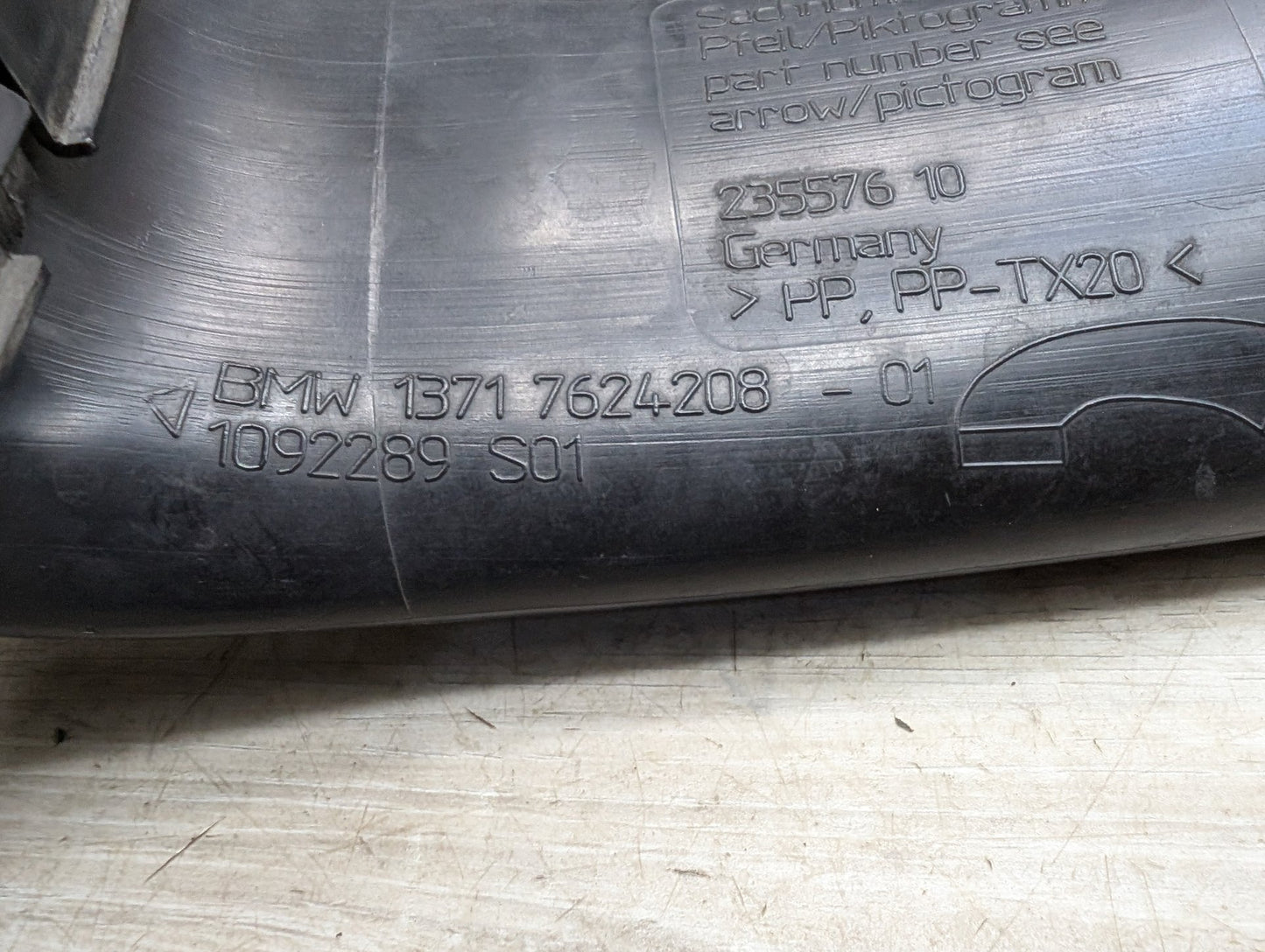 2007-2013 BMW X5 E70 Engine Motor Air Duct Tube Hose 7624210