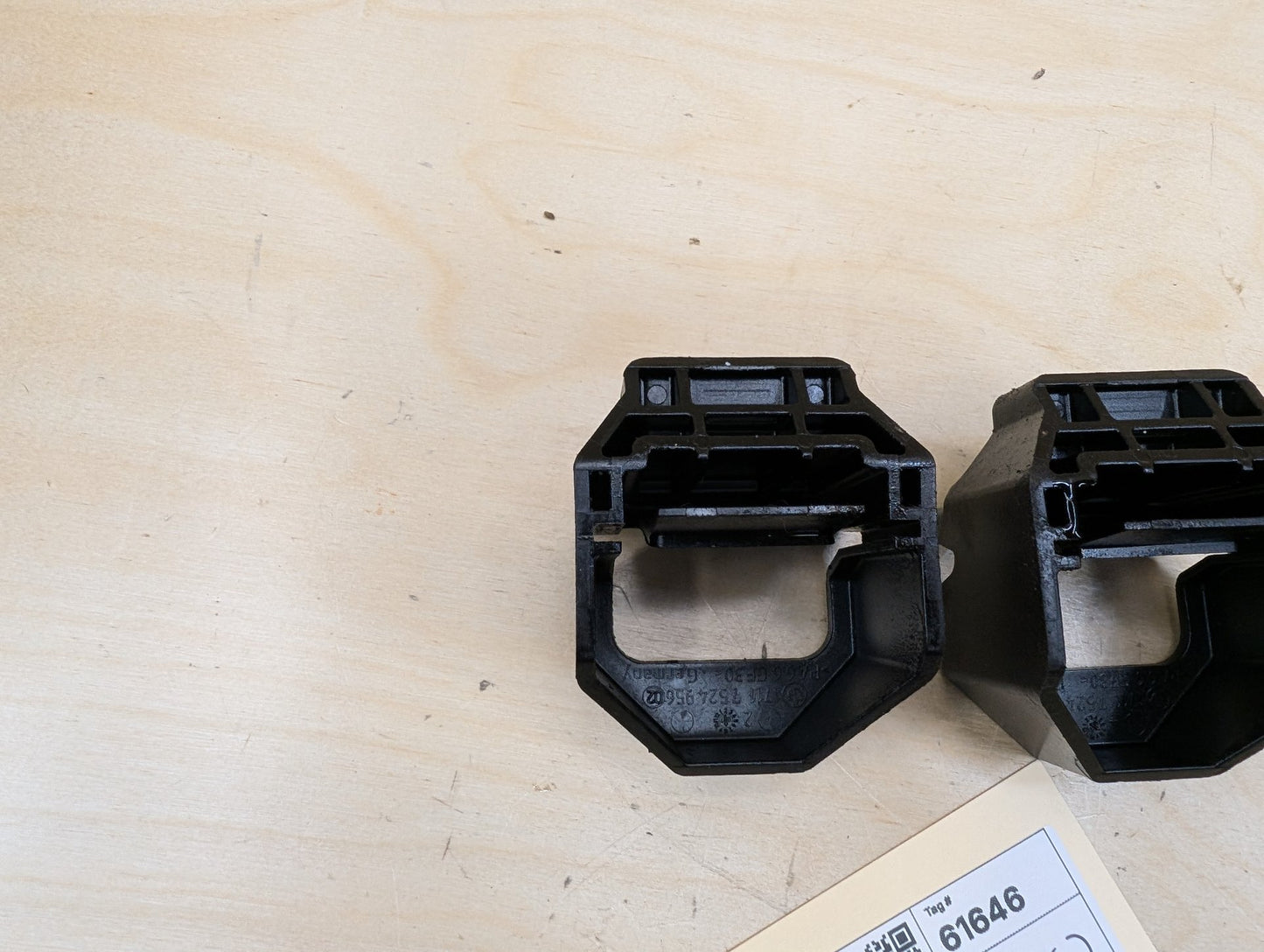 2007-2013 BMW E93 335i N54B30A Left Right Radiator Support Bracket Mount SET 7524956
