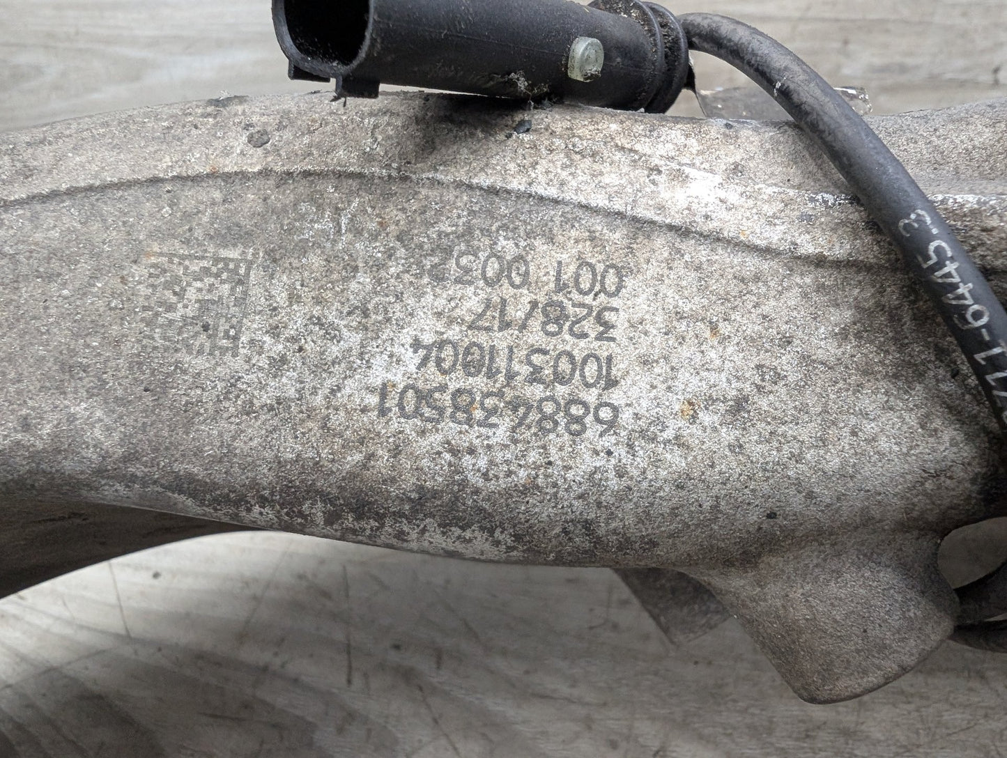 2017-2023 BMW 530i G30 Front Left Driver Spindle Knuckle w/ Bearing 6884385