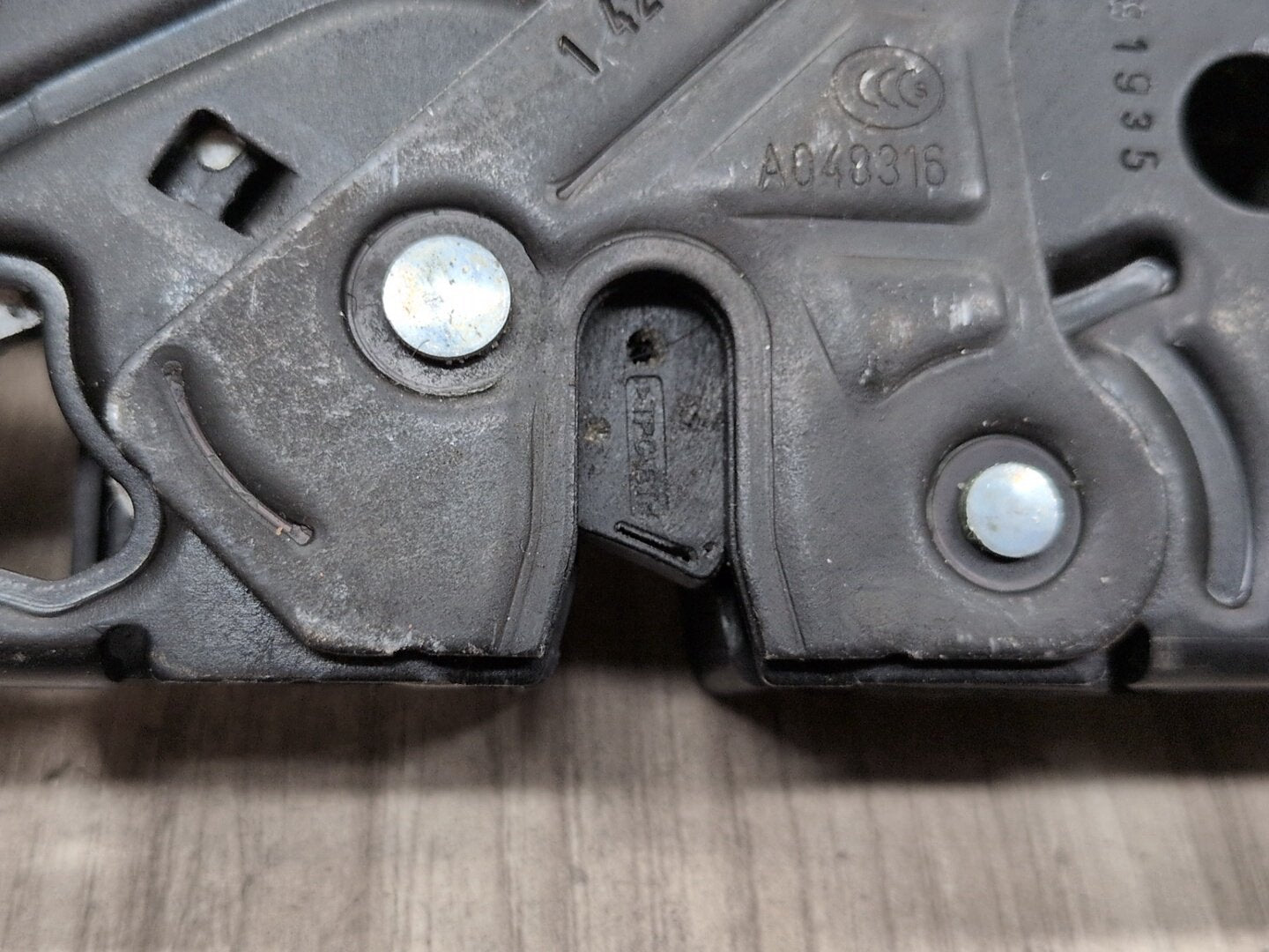 2019 - 2026 BMW X5 G05 Lower Liftgate Tailgate Lock Latch Actuator 7357112 N63B44M3