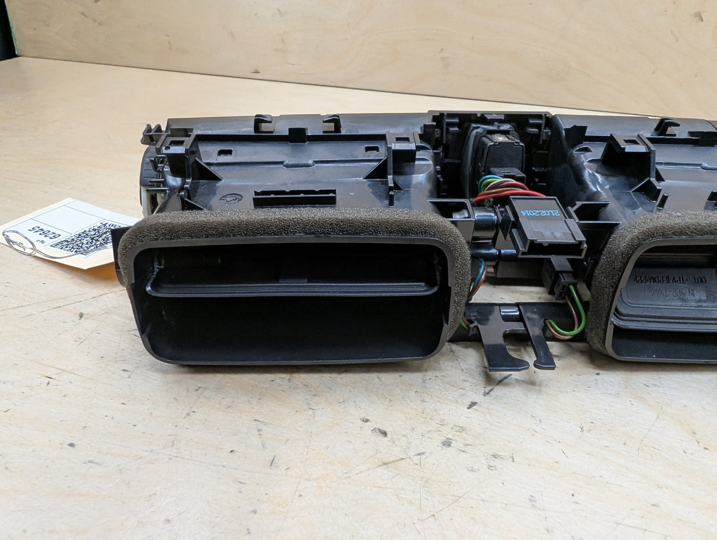 OEM BMW F30 F32 F33 F36 F80 F82 F83 M3 M4 Front Dash Central AC Air Vent Grille
