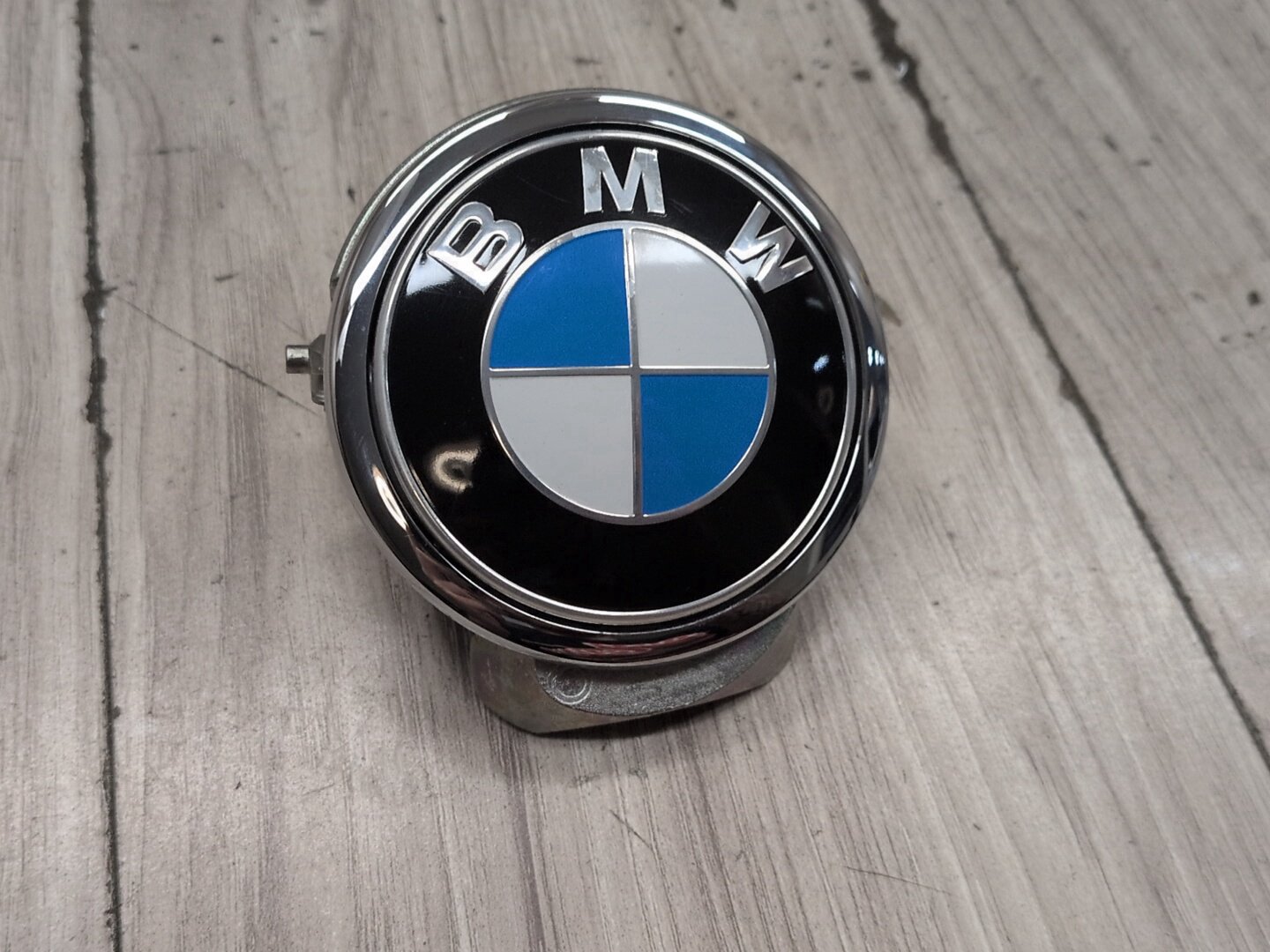 2012-2018 BMW M6 F06 - Liftgate Trunk Lid Emblem PN: 7273659