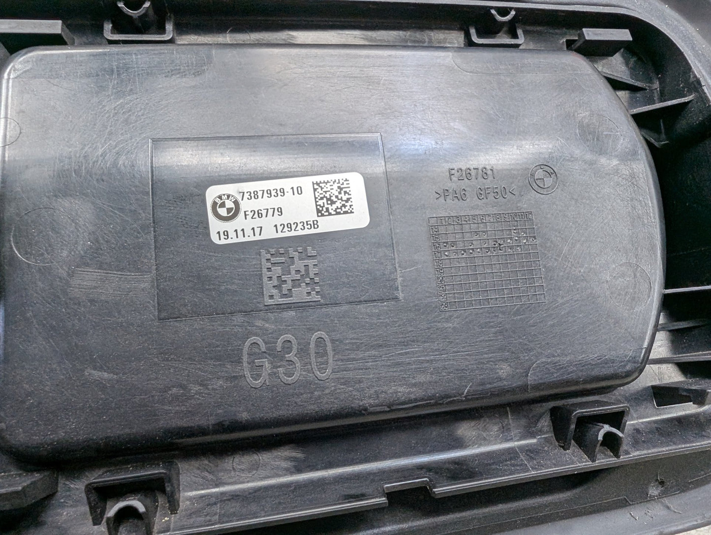 2017-2023 BMW 530i G30 Gas Cover Assembly 7387939