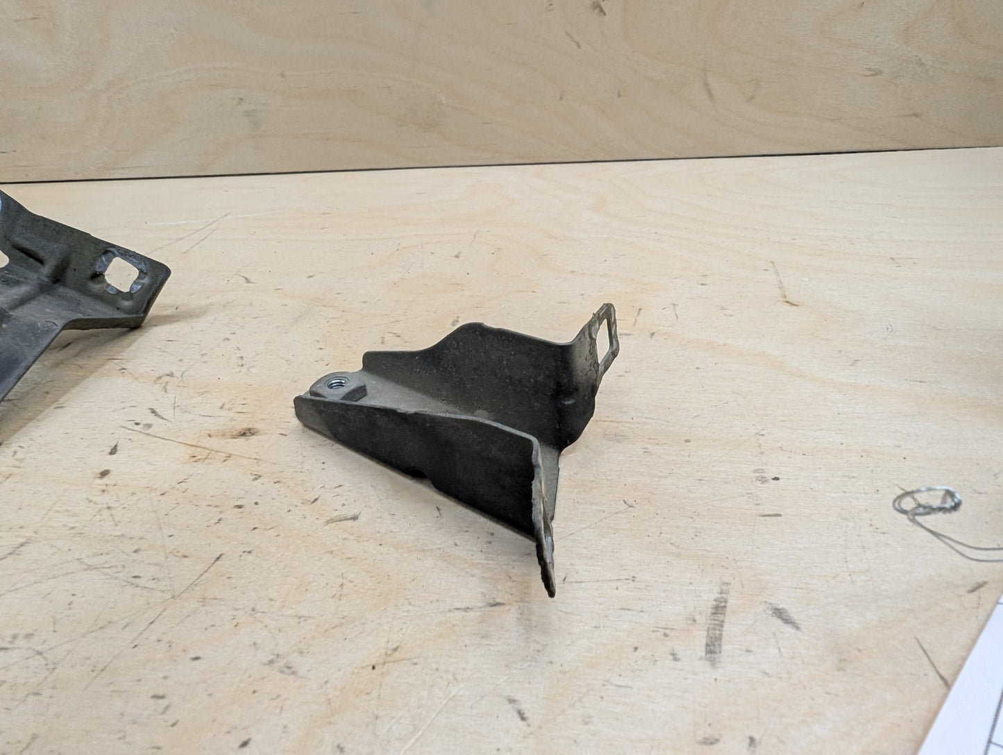 12-20 OEM BMW F30 F32 F33 F36 Front Left Driver Fender Wing Holder Bracket SET