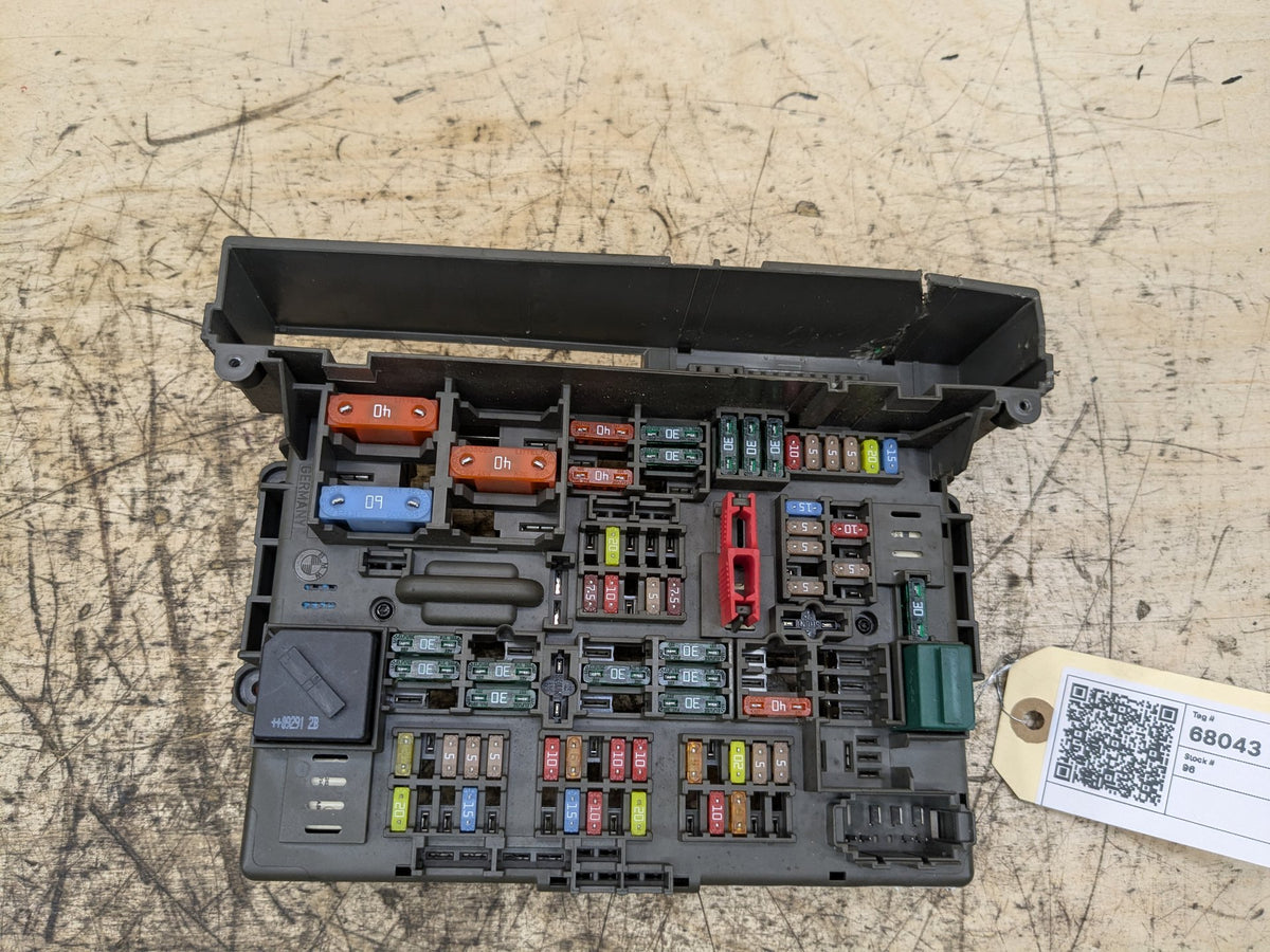 2008-2013 BMW 135i E88 Front Power Distribution Fuse Box 9119444 OEM