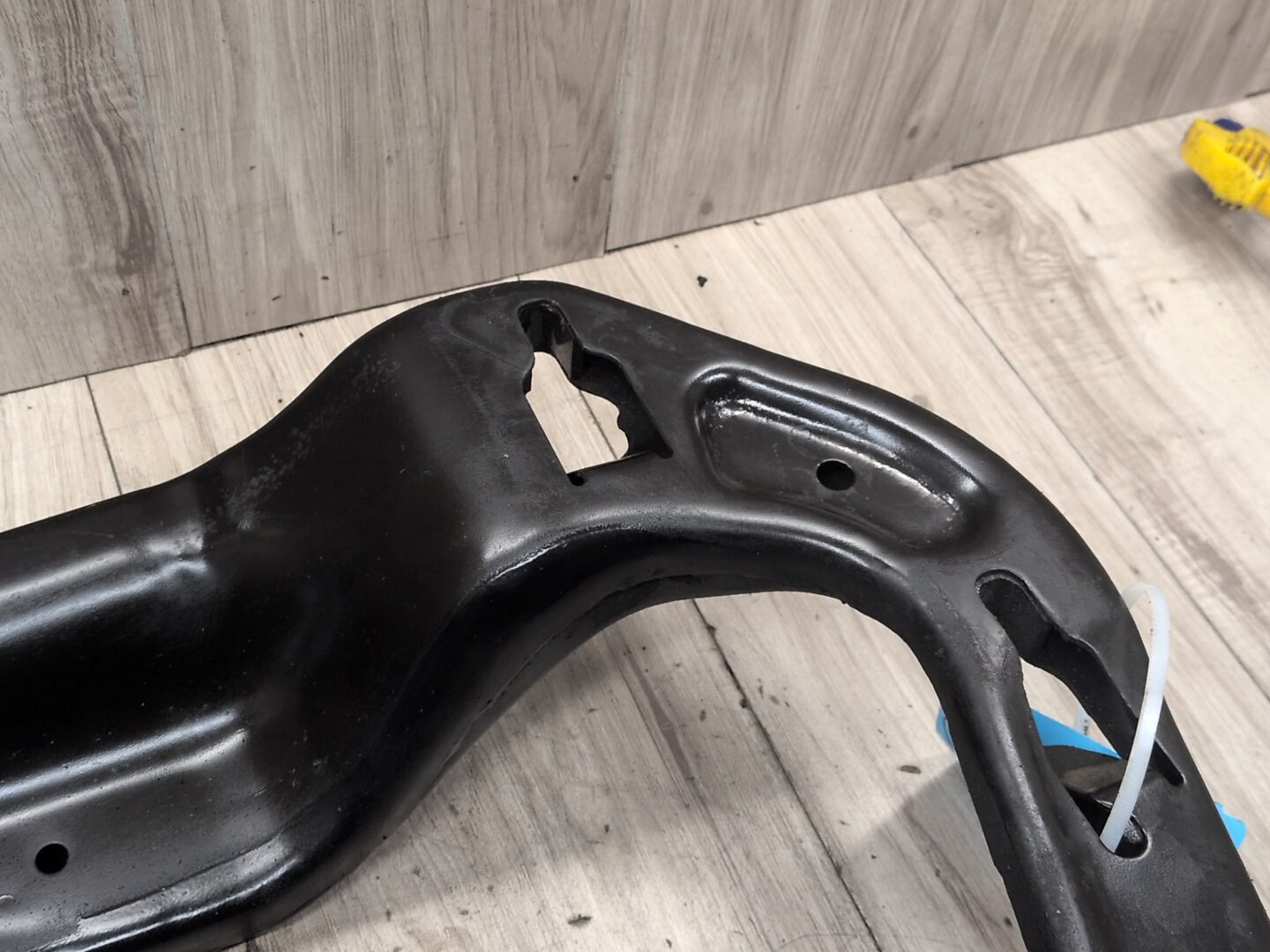 2014 - 2018 BMW X5 F85 Transmission Mount Bracket 6954188 S63B44T2