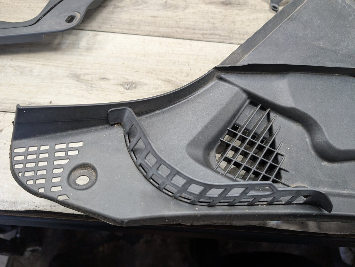 2013 BMW 528i F10 Right Passenger Side Cowl Cover 6987605 N20B20O0