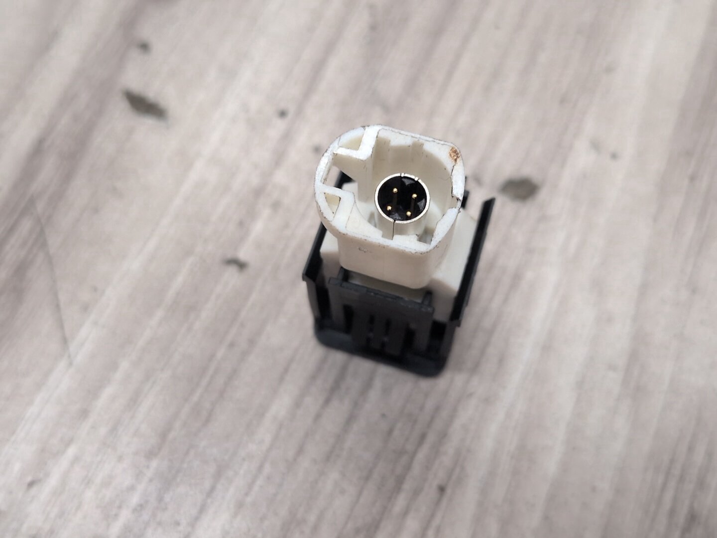 2016-2022 BMW 750i G12 AUX/ USB Charger Port Socket 9229294 OEM