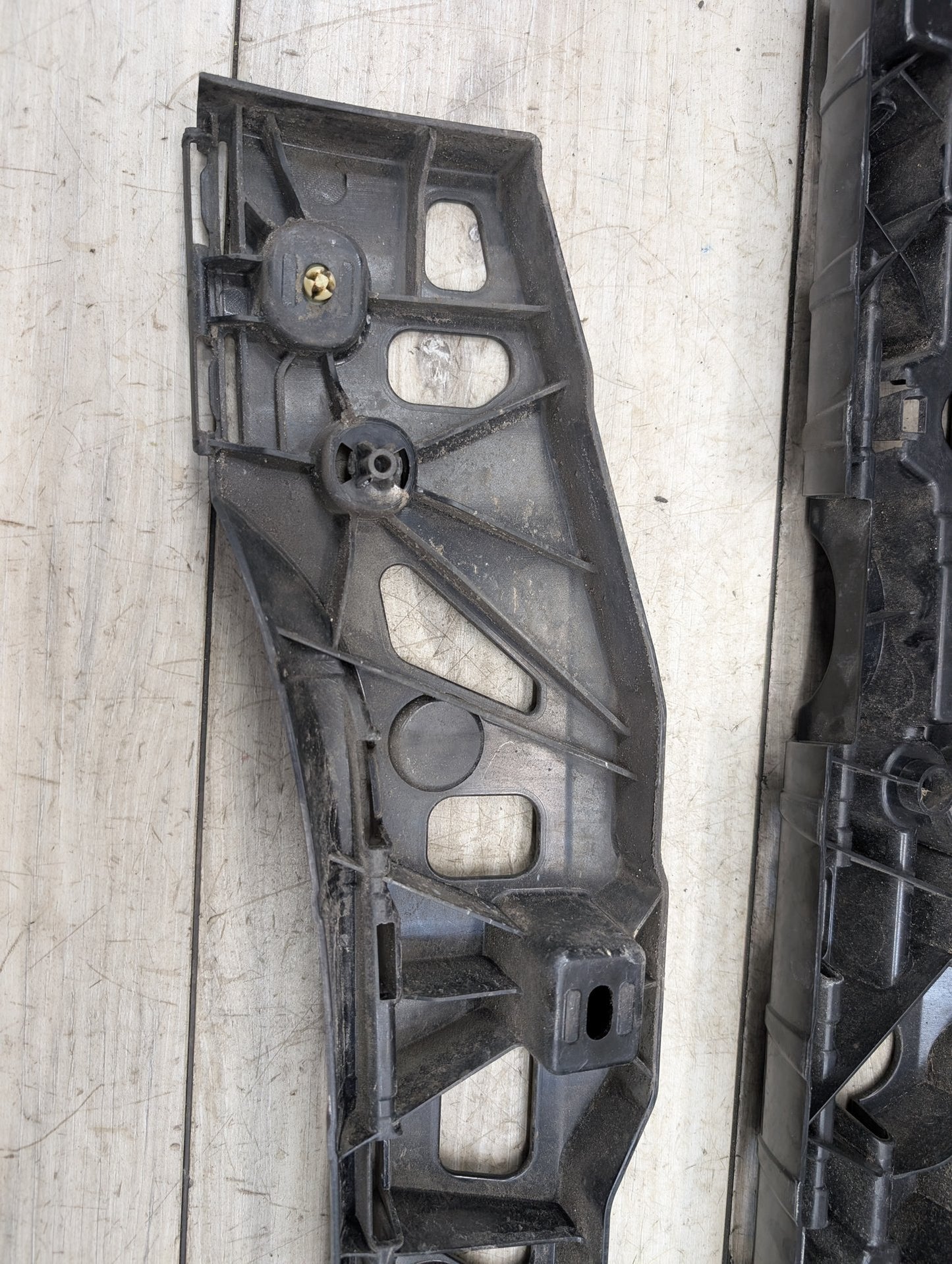 2016-2022 BMW 750Li G12 Right Passenger Side Skirt Rocker Panel Brackets SET 7387348