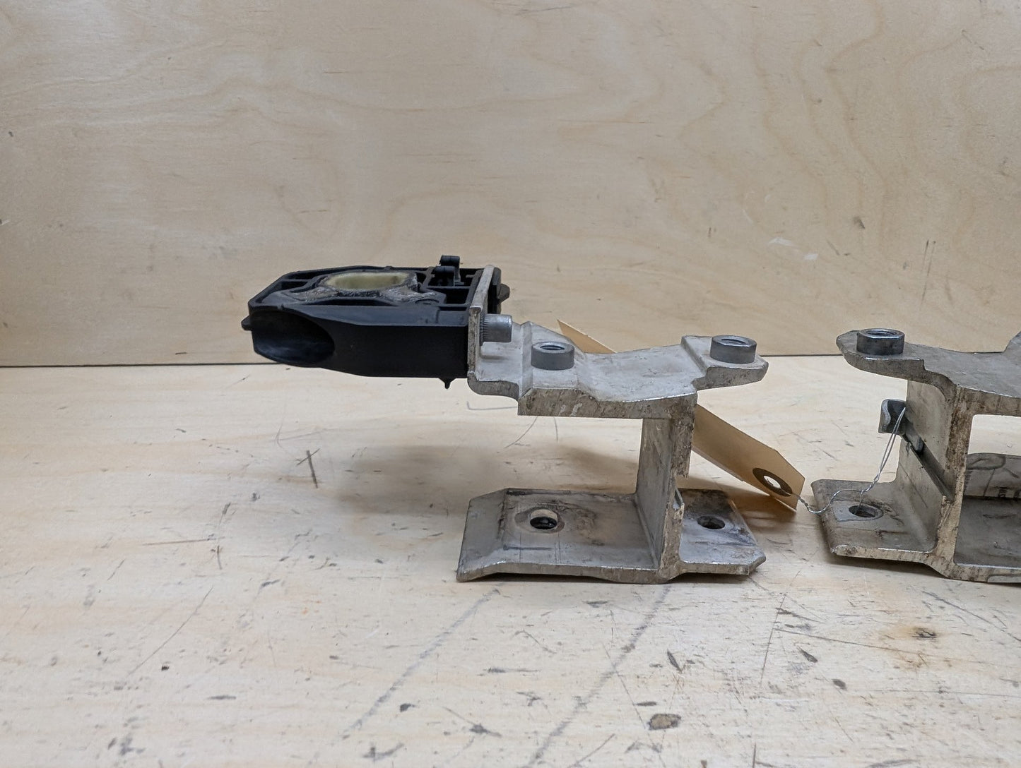 OEM BMW F22 F23 F30 F32 F33 F36 Left Right Radiator Carrier Support Bracket SET