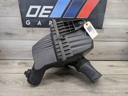 2011 - 2016 BMW 528i F10 Engine Air Filter Box Assembly 7590592 N20B20O0