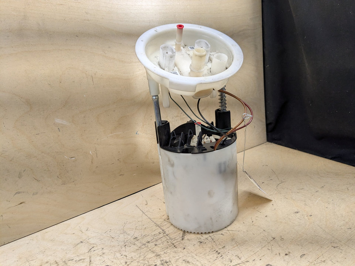 2008-2013 BMW 135i E88 EKP Fuel Pump Module 6765717 OEM