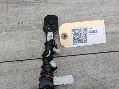 OEM BMW F90 G11 G12 G30 530 540 M550 750 M5 Front Left or Right Seatbelt Buckle