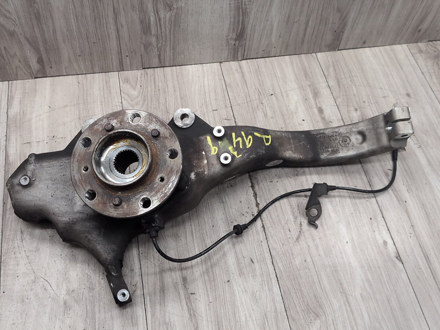 2014 - 2018 BMW X5 F85 Front Right Passenger Spindle Knuckle w/ Bearing 6869870 S63B44T2