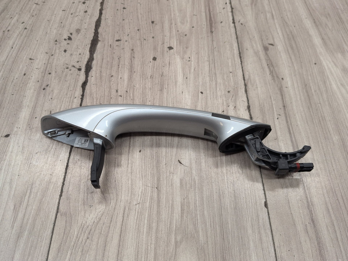 2016-2019 BMW 740Li G12 Right Passenger Door Handle w/ Comfort Access 7411034