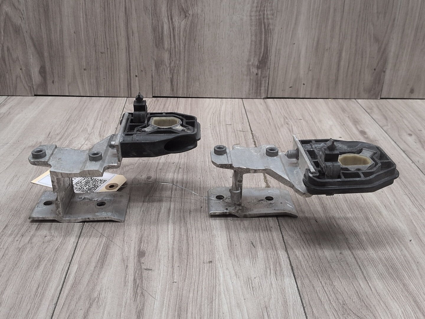 2014 - 2020 BMW 440i F36 Cooling Radiator Brackets SET 8620732 B58B30M0