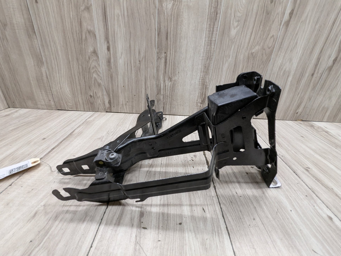 2019 BMW X3 G01 Right Passenger Headlight Bracket 7400114