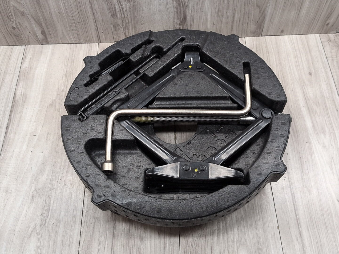 2019-2026 BMW X5 G05 Emergency Spare Wheel Rim Tire Tool Kit SET 6877210