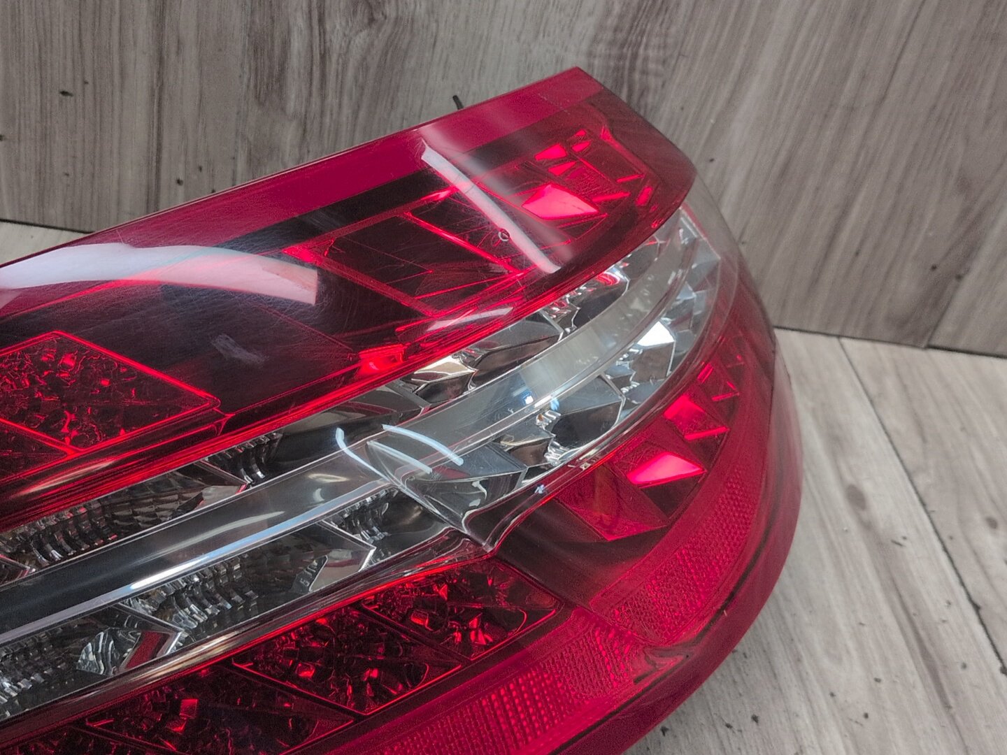2009-2012 Mercedes-Benz E550 W212 Rear Left Driver Outer Tail Light A2129060758